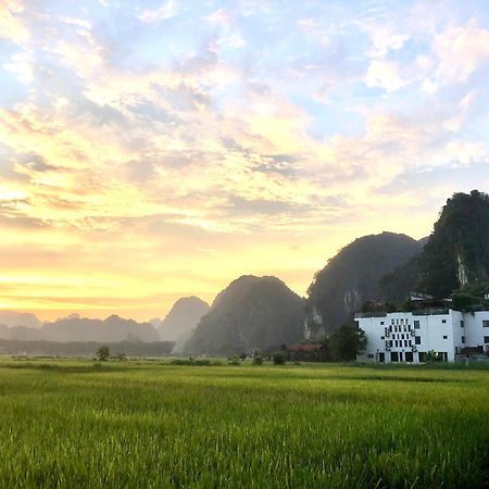 Liberty Hall Tam Coc Hotel & Villa นิญบิ่ญ ภายนอก รูปภาพ