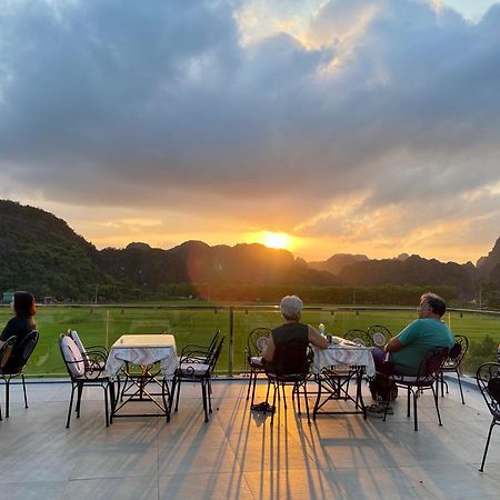 Liberty Hall Tam Coc Hotel & Villa นิญบิ่ญ ภายนอก รูปภาพ