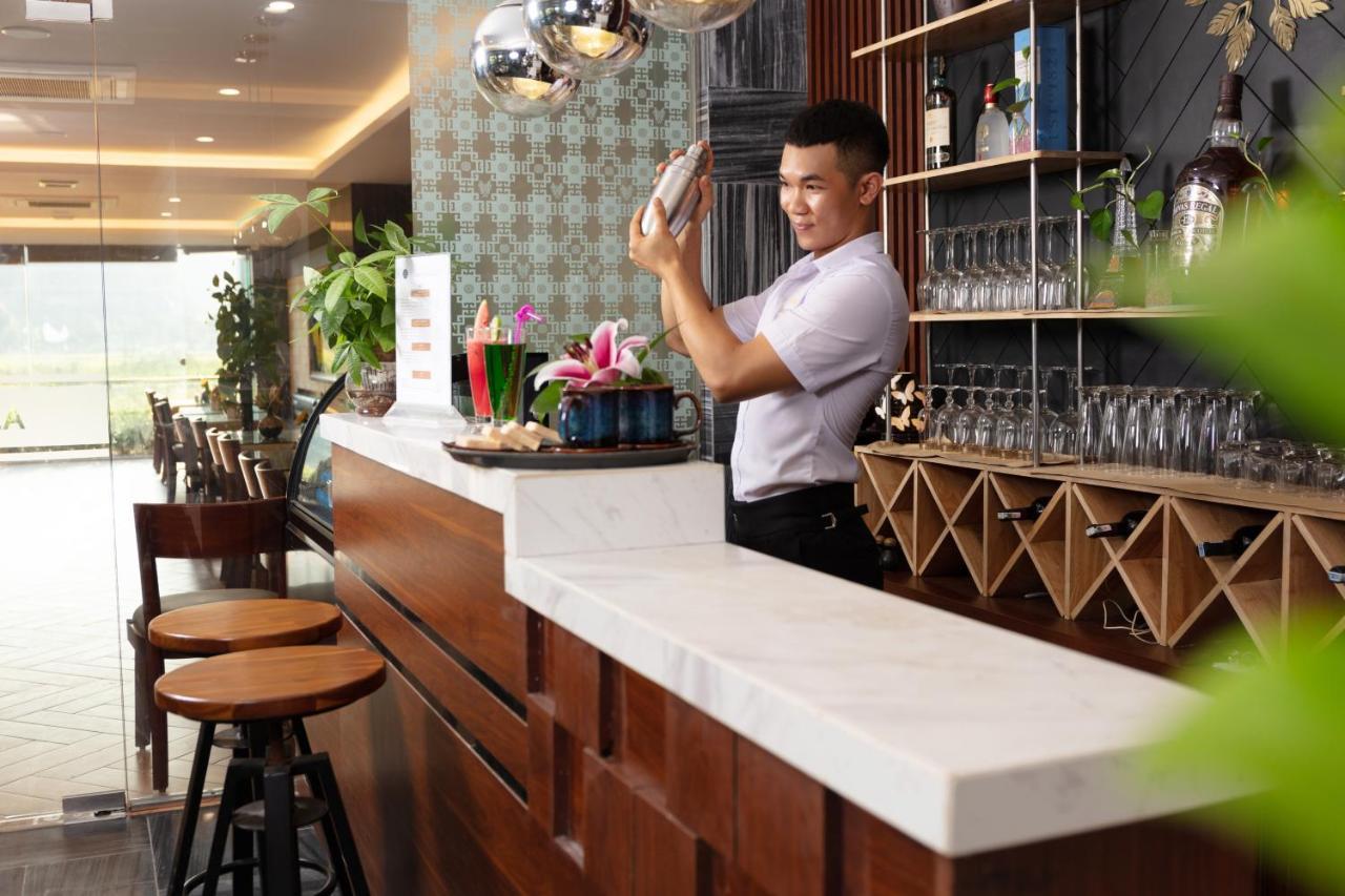 Liberty Hall Tam Coc Hotel & Villa นิญบิ่ญ ภายนอก รูปภาพ