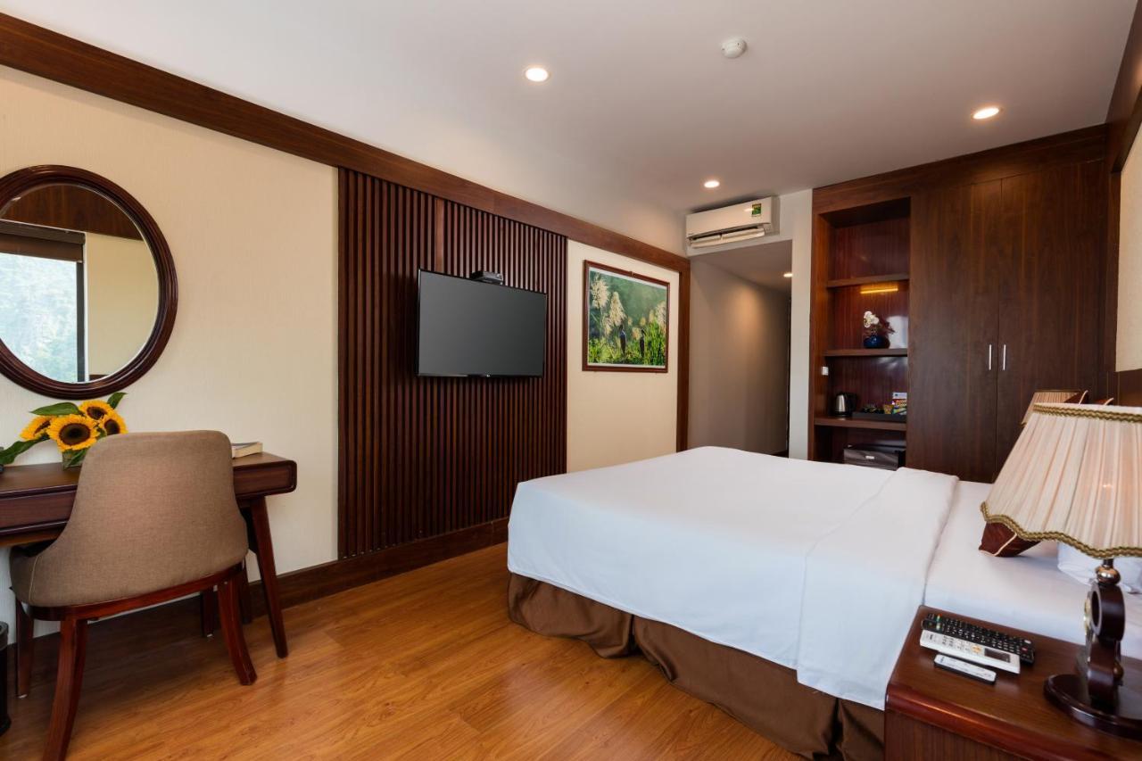 Liberty Hall Tam Coc Hotel & Villa นิญบิ่ญ ภายนอก รูปภาพ