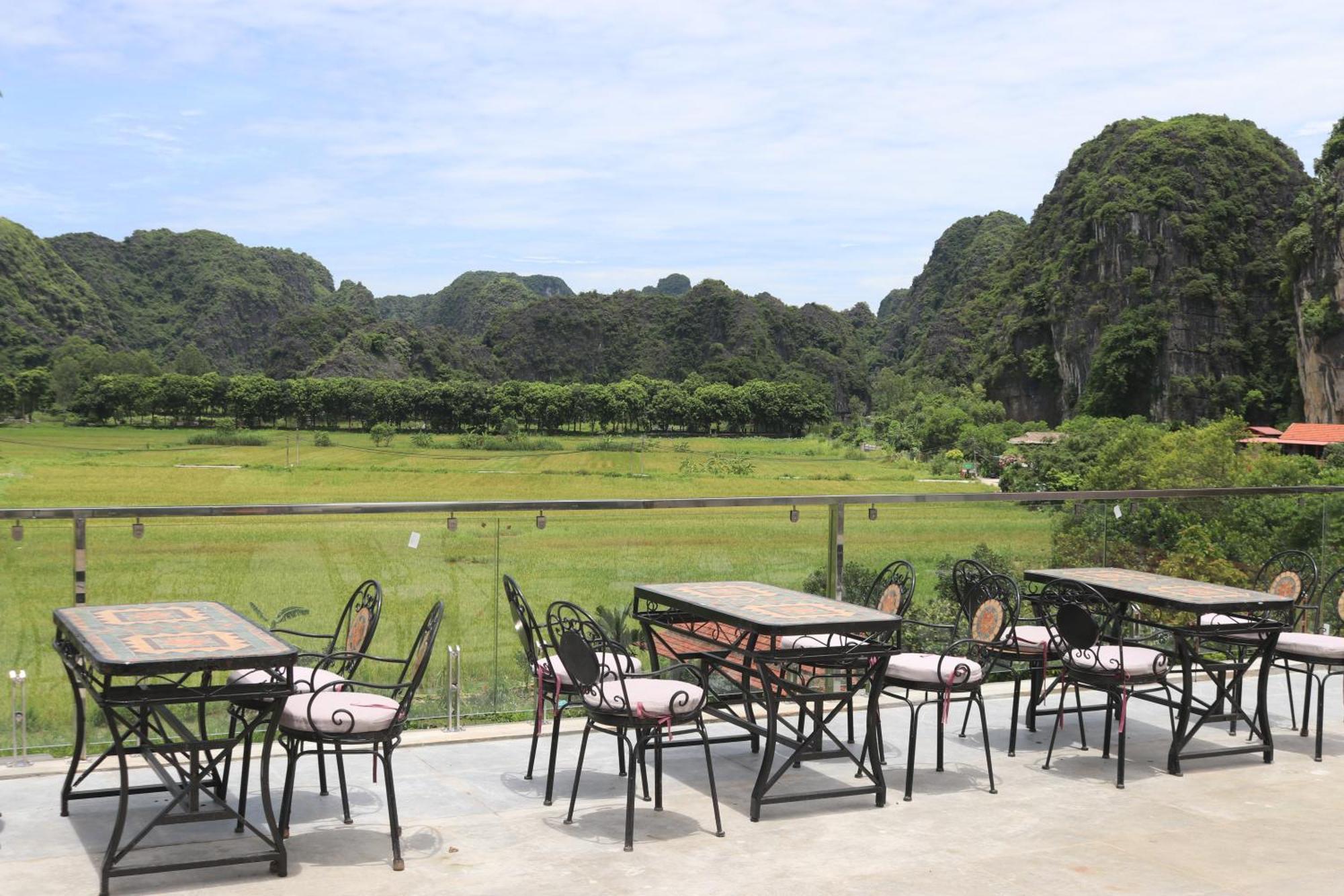 Liberty Hall Tam Coc Hotel & Villa นิญบิ่ญ ภายนอก รูปภาพ